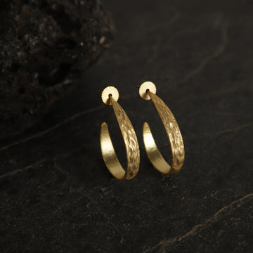 Jewelry - berserk - gold plated oval half loop