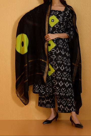 handwoven maheshwari dupatta - black green applique